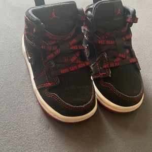 Toddler Nike red and black size 6c